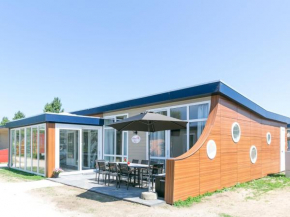 Modern holiday home with conservatory